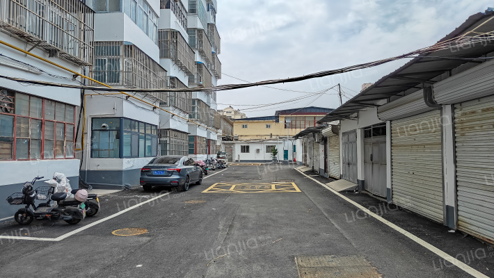 电大综合楼小区外景图