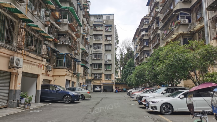 体育广场A区外景图