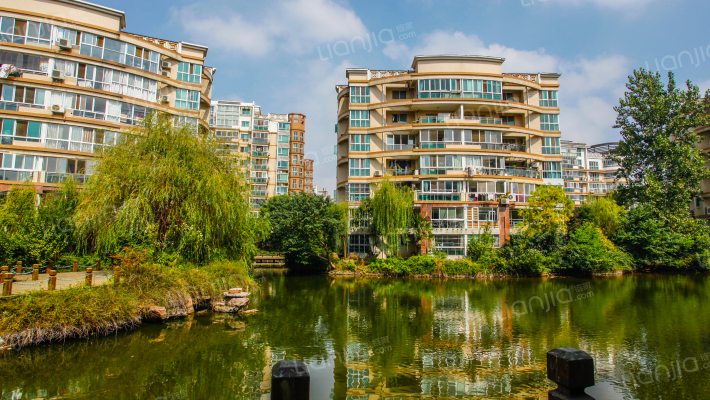 翠岛花城外景图