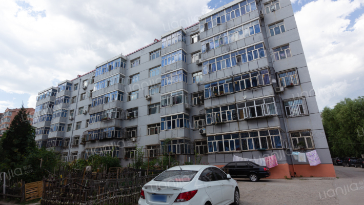 伦比小区外景图