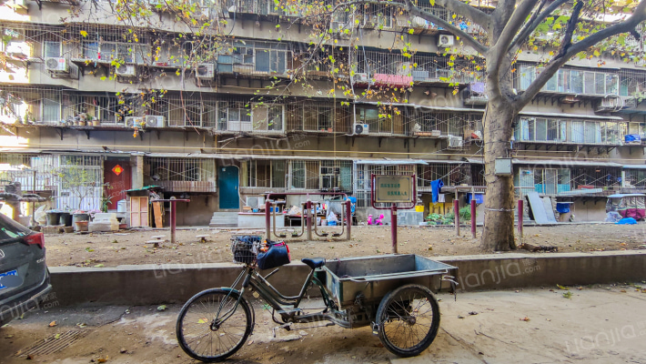 油脂厂家属院外景图