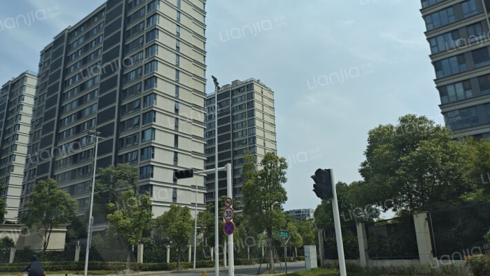 九龙仓逅湾雅苑外景图