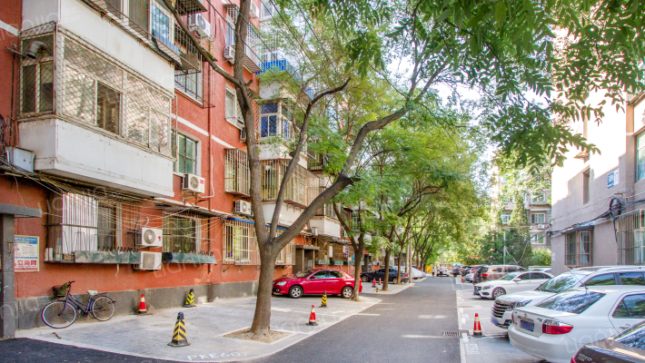 三源里街外景图