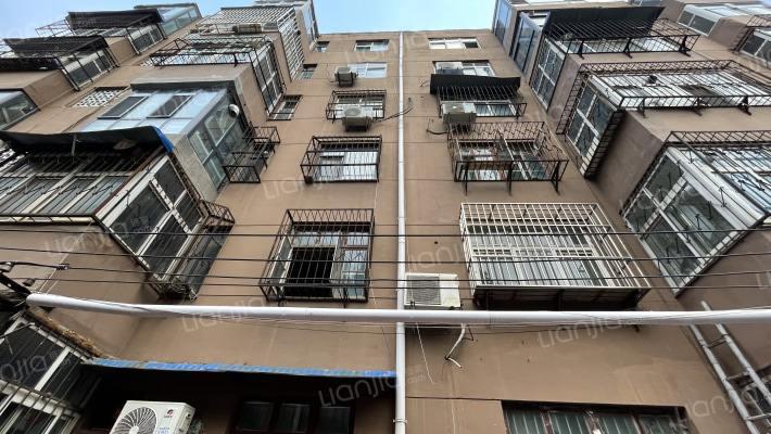 四职中住宅楼外景图