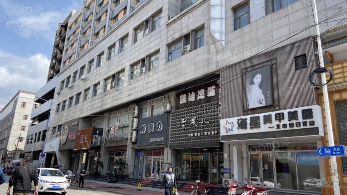 中街上乘外景图