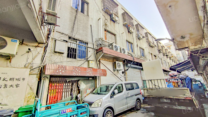 城河商城外景图