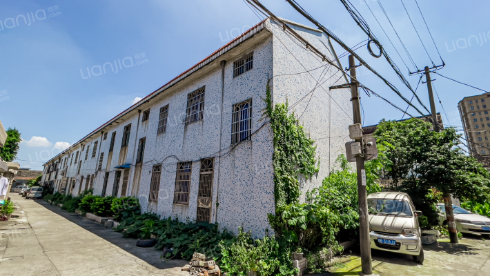 集士港镇外景图