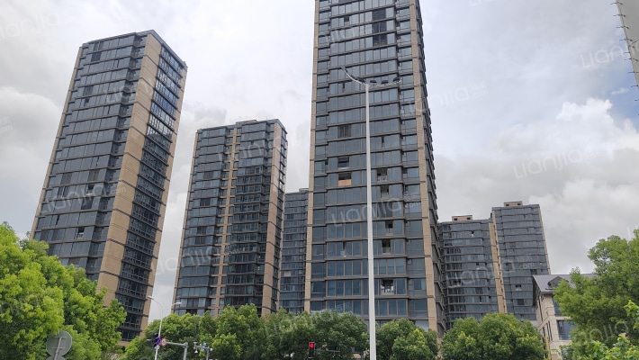 新湖双溪春晓外景图