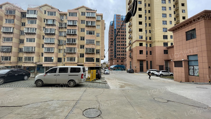 解甲庄镇教师住宅外景图