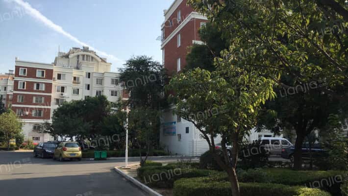 华城路一小区外景图