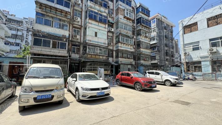 公交宿舍外景图