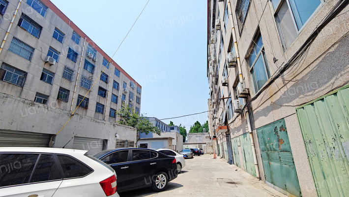 油厂宿舍楼外景图