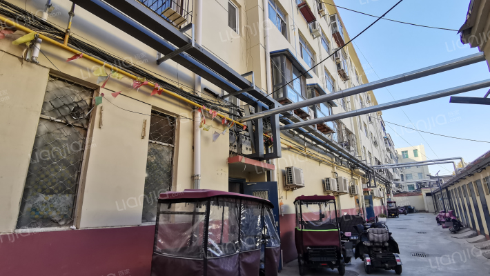 工商行家属楼外景图