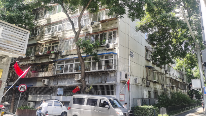 前半壁街外景图