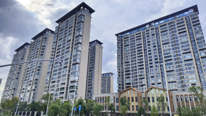 昆明融创文旅城山语海南区外景图