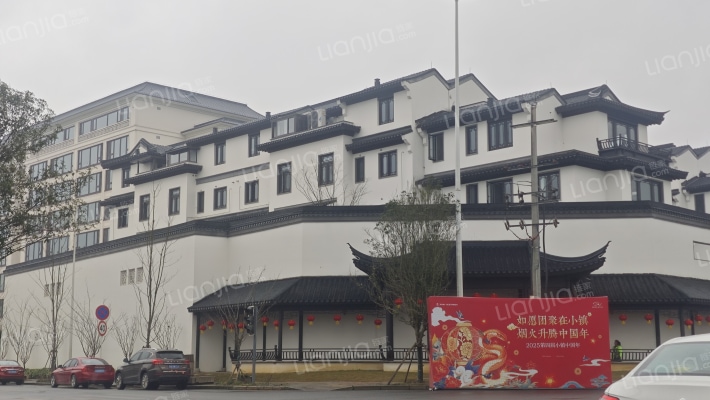 蜀道蓝城桃李春风外景图