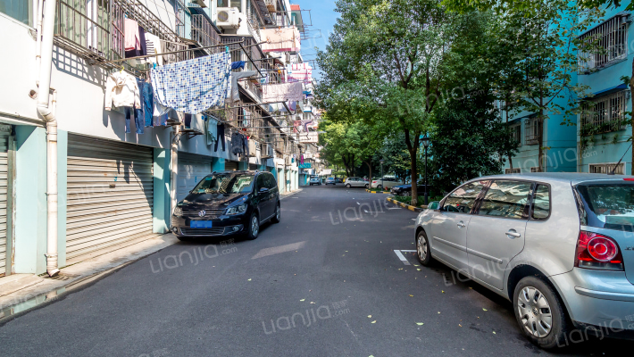 汇龙公寓外景图