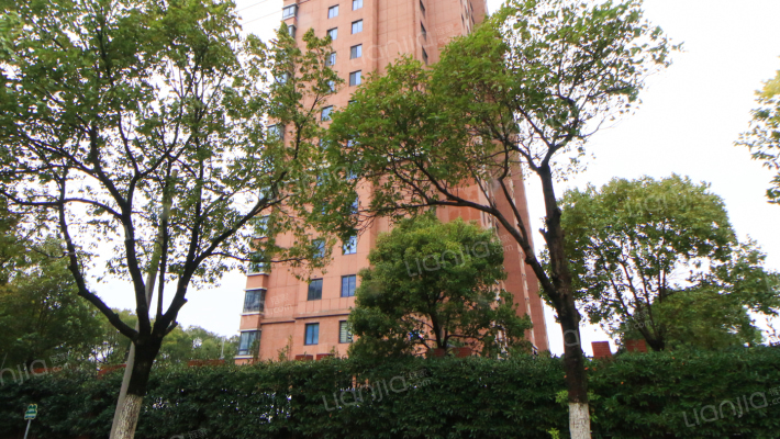 财富广场外景图