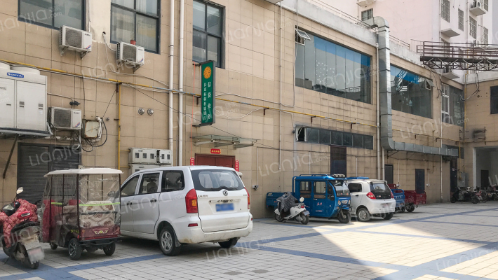 锦绣春城外景图