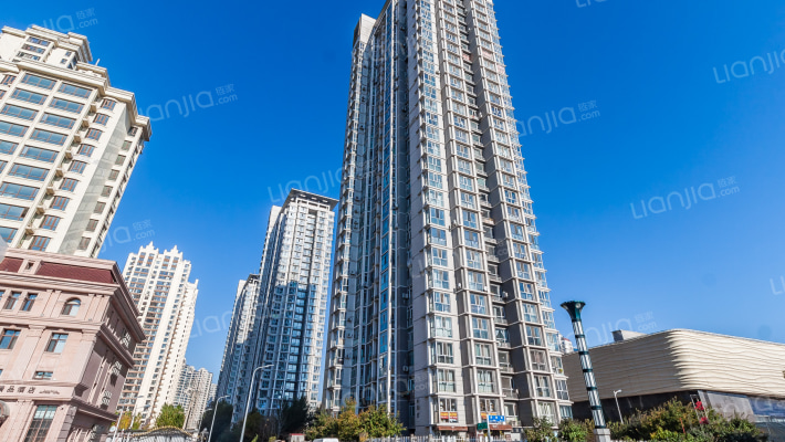 爱建非常男女外景图