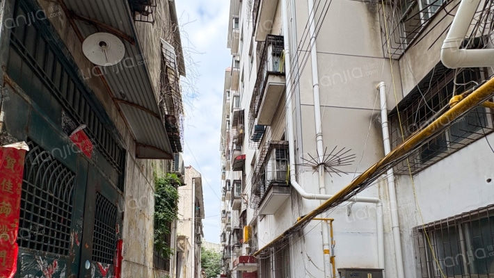 华骏车辆厂家属院外景图