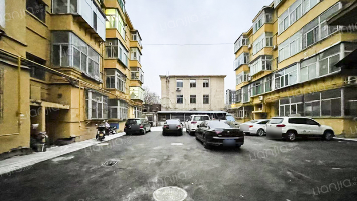 电子乐器宿舍外景图