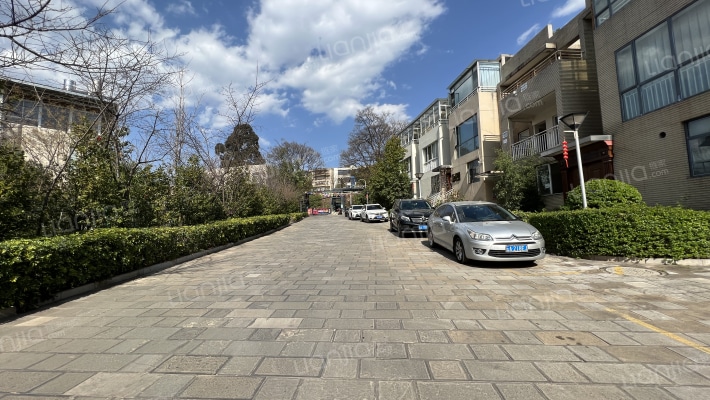 山水云天外景图