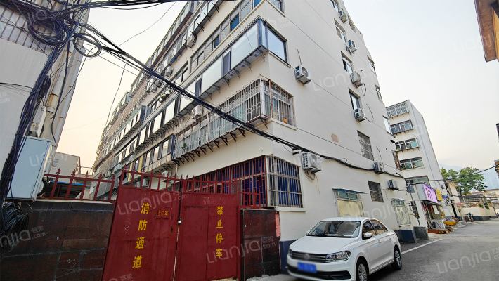 东岳大街中段新星大厦外景图