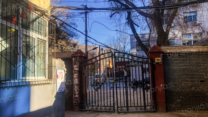 太原电力开关厂宿舍外景图