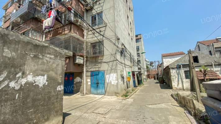 开发新村C区外景图