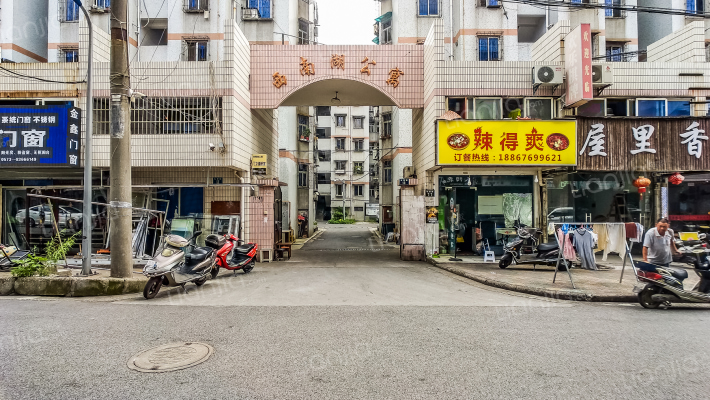 西南湖公寓外景图