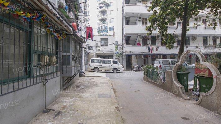 沿江大道240号外景图