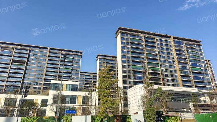 蜀道宽境外景图