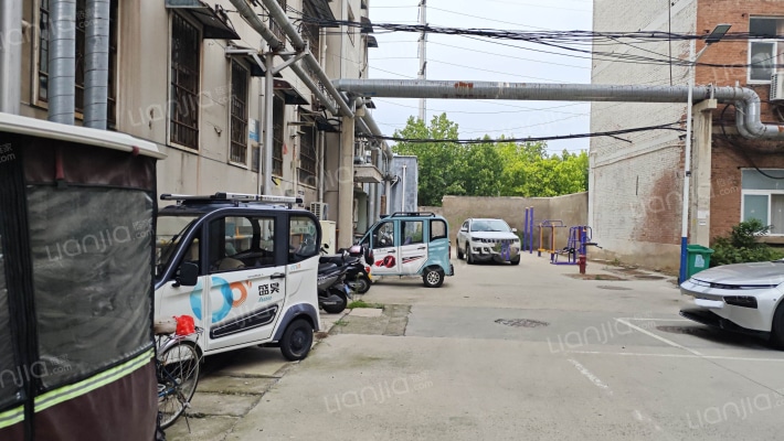 许昌石油分公司住宅楼东院外景图