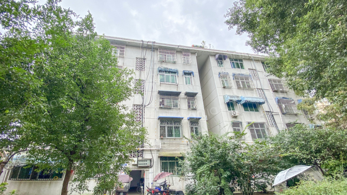 人民检察院宿舍区外景图