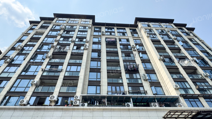 丽景春天外景图