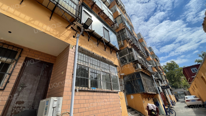 光明路61号院外景图