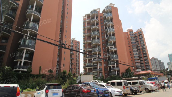 滇池泊屋外景图