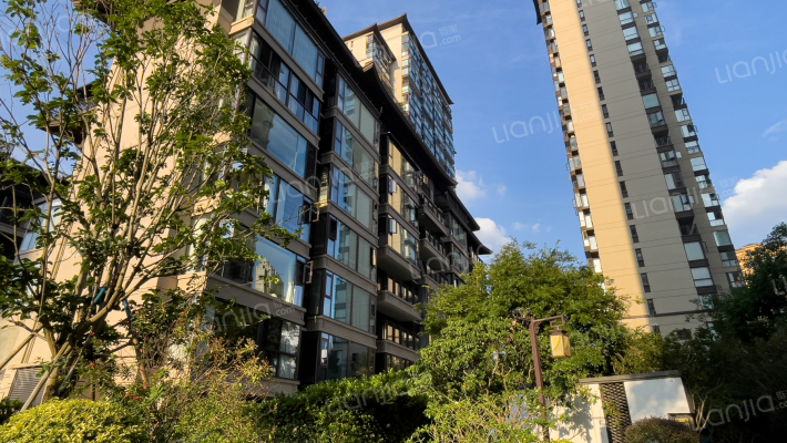 建发央著外景图