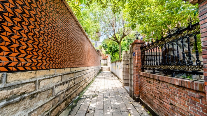 华新路老别墅外景图