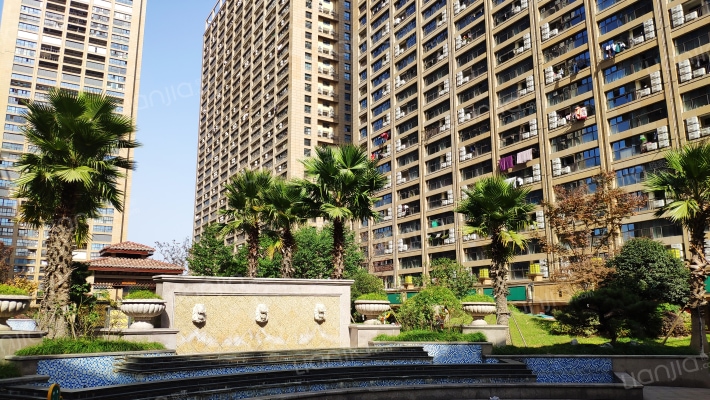 美致生活广场外景图