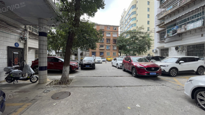 教师宿舍外景图