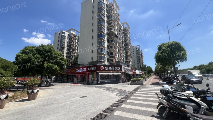 阳光聚宝山庄外景图