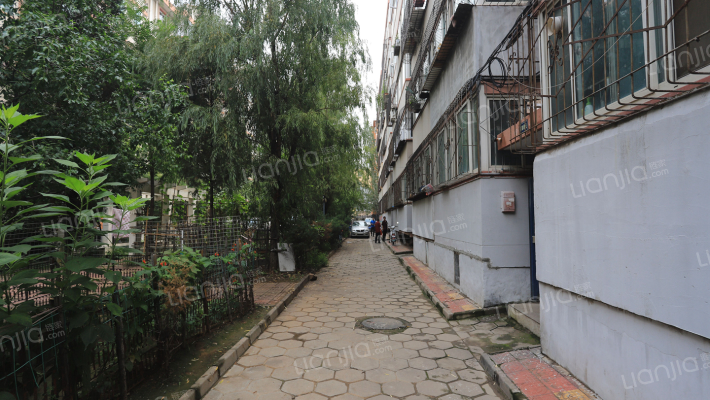 德胜街铁路小区三号院外景图