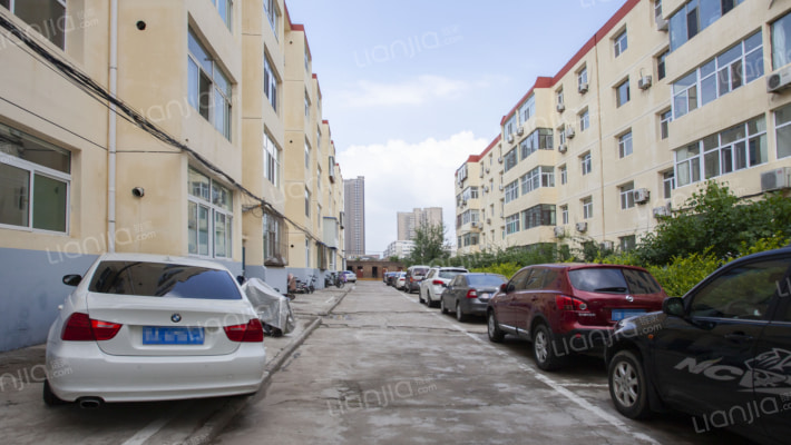 农行好干部家属院外景图