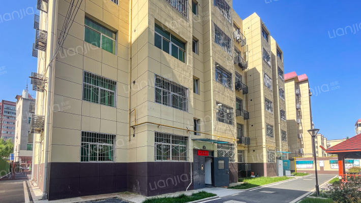 西秦小区外景图