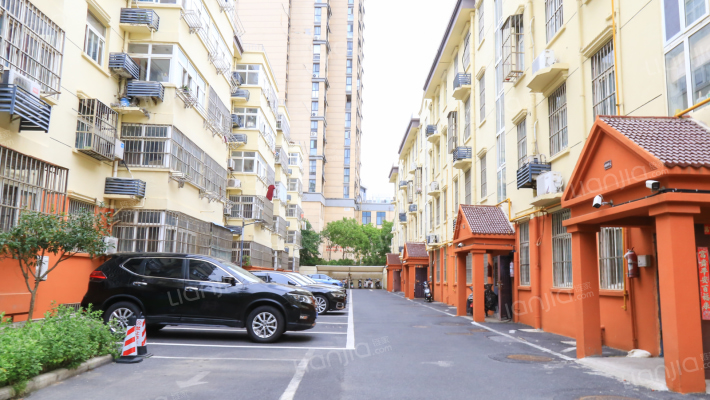 迎宾花园小区外景图