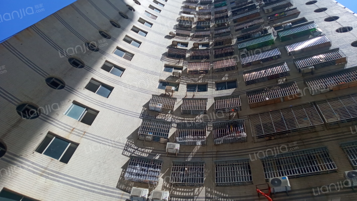 汉南大厦外景图