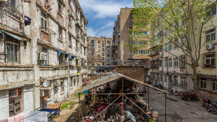 医学院宿舍外景图