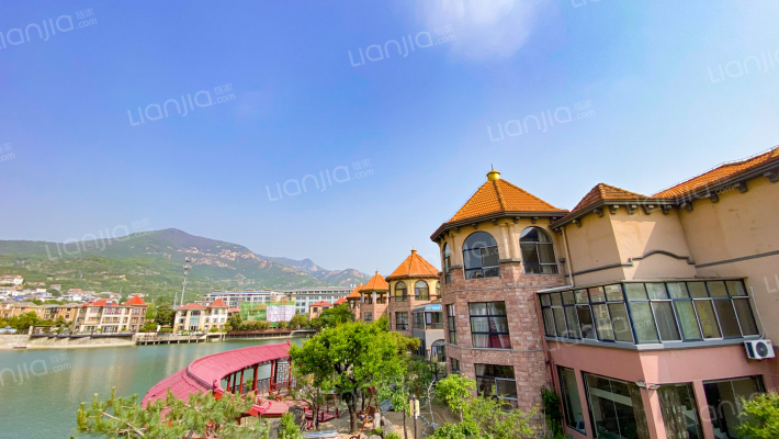 宝龙沿湖别墅外景图